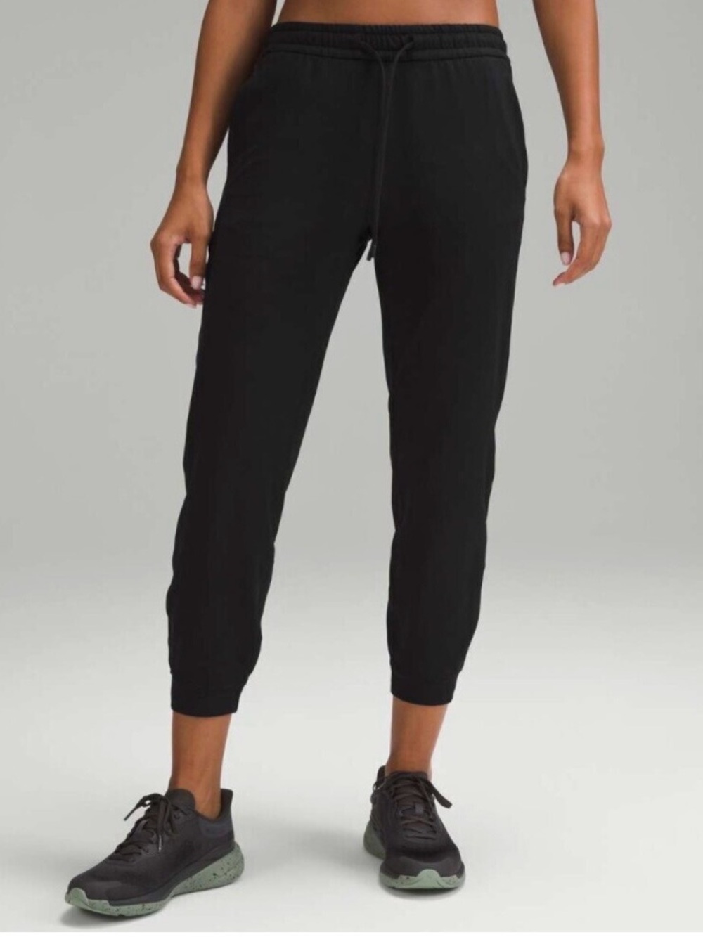 Lululemon Women's Black Soft Jersey Mid-Rise Jogger in Black size 6